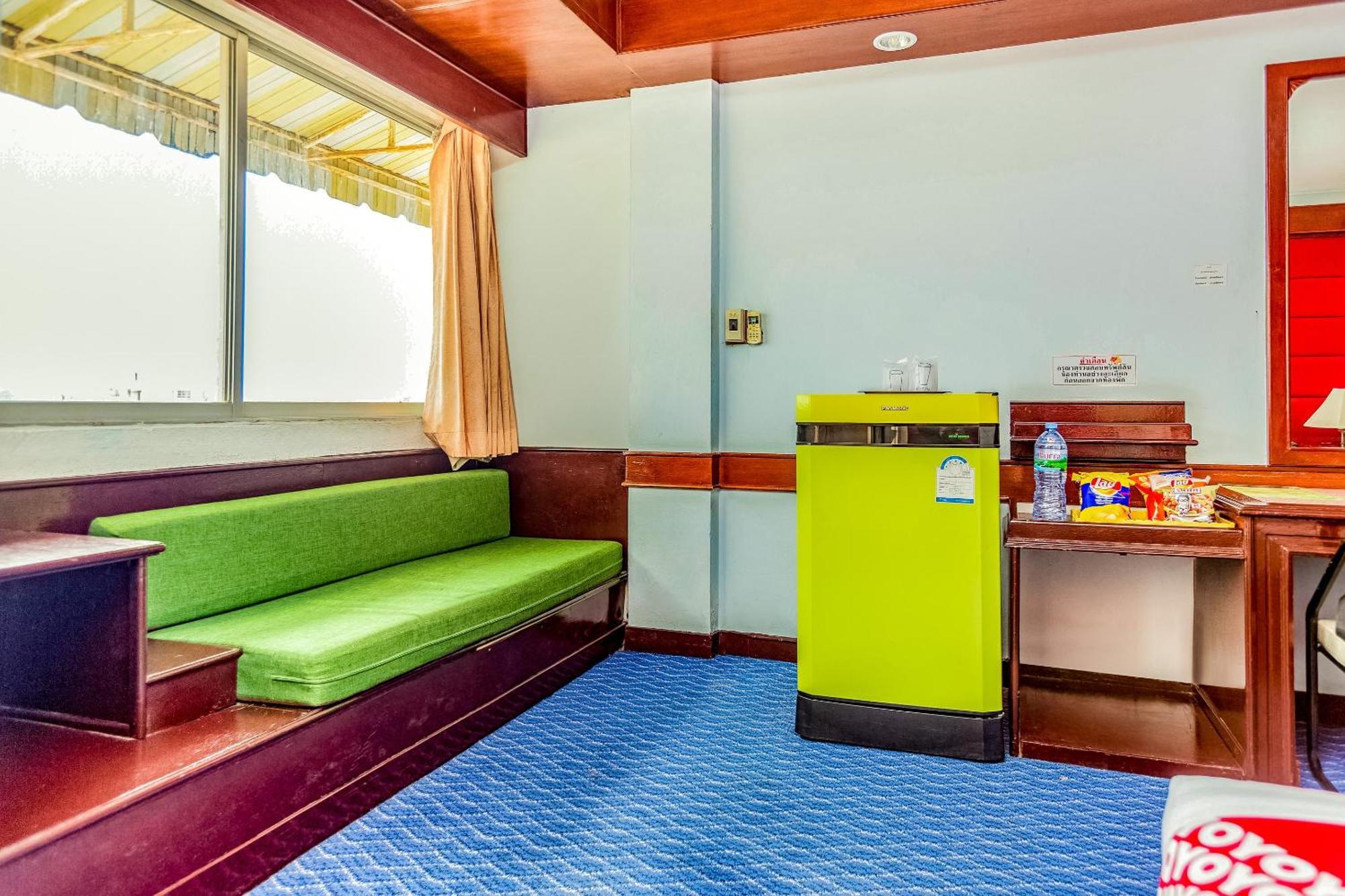 Oyo 441 Grand Thara Hotel Szuratthani Kültér fotó