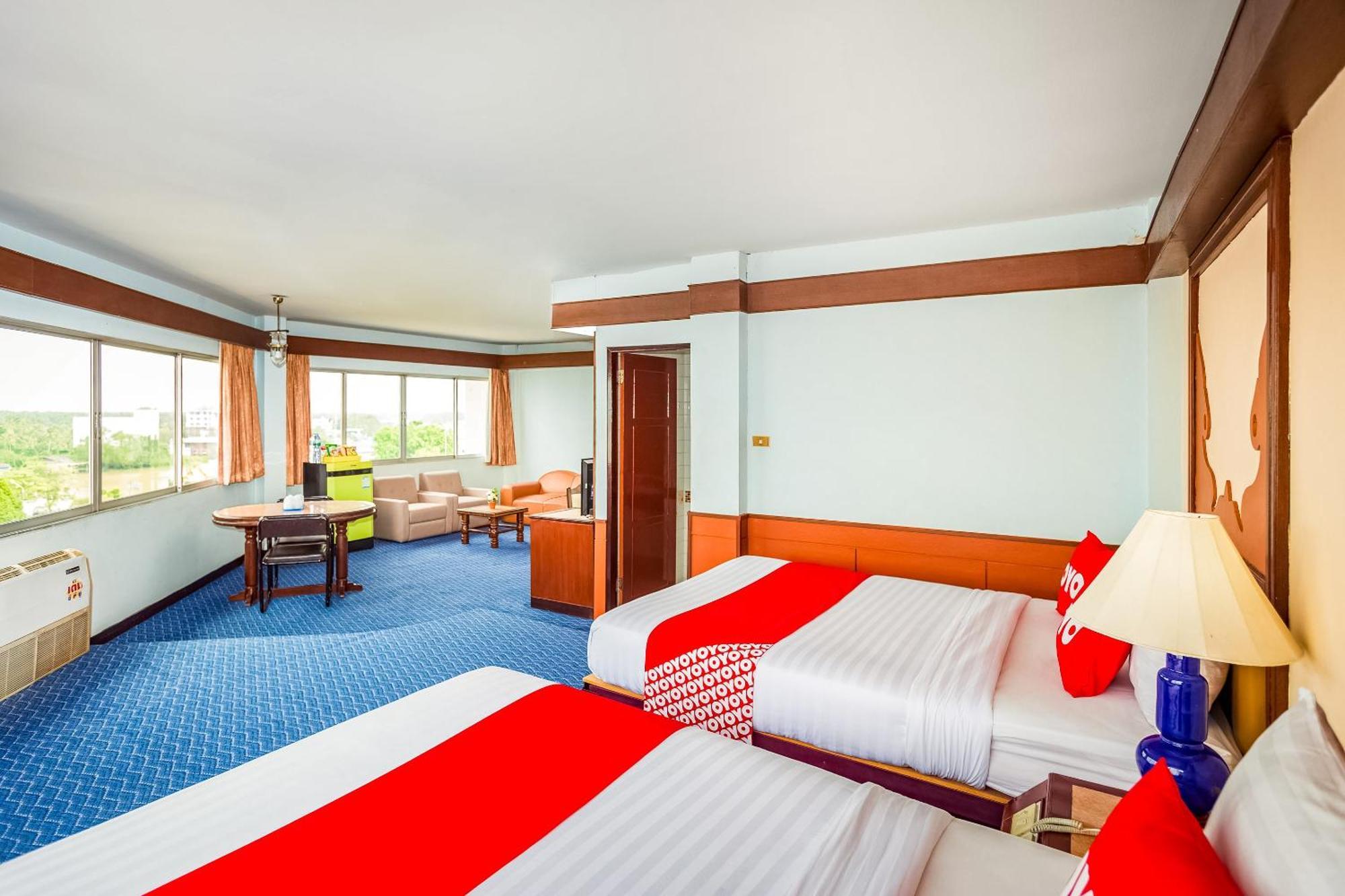 Oyo 441 Grand Thara Hotel Szuratthani Kültér fotó