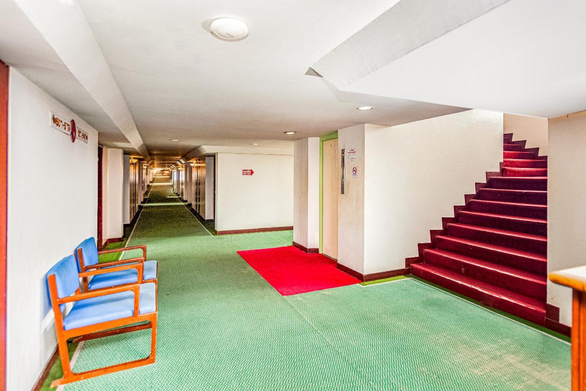 Oyo 441 Grand Thara Hotel Szuratthani Kültér fotó