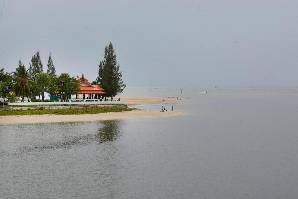 Oyo 441 Grand Thara Hotel Szuratthani Kültér fotó