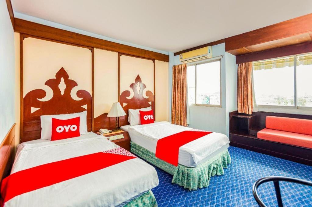 Oyo 441 Grand Thara Hotel Szuratthani Kültér fotó