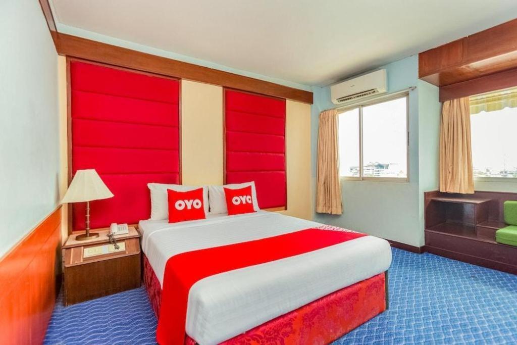 Oyo 441 Grand Thara Hotel Szuratthani Kültér fotó