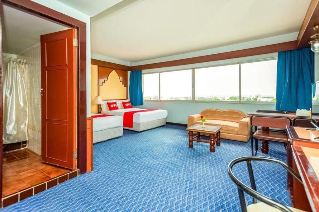 Oyo 441 Grand Thara Hotel Szuratthani Kültér fotó