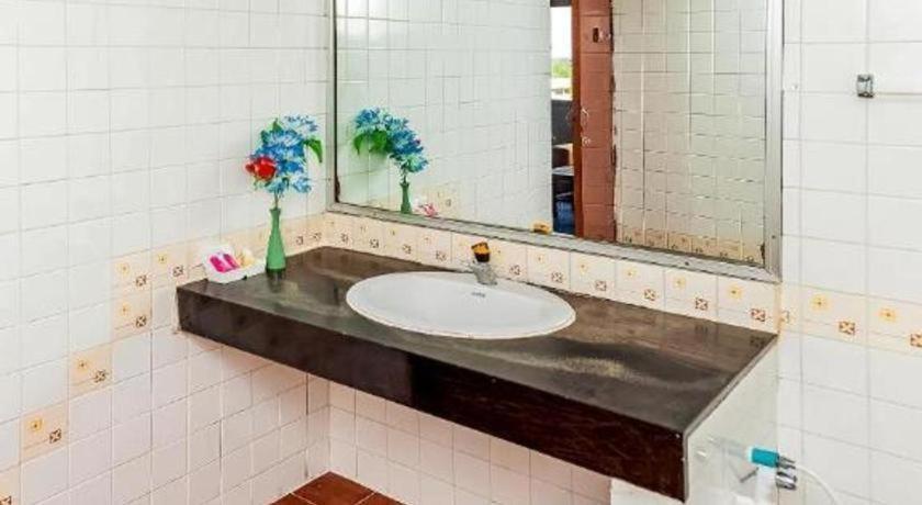 Oyo 441 Grand Thara Hotel Szuratthani Kültér fotó