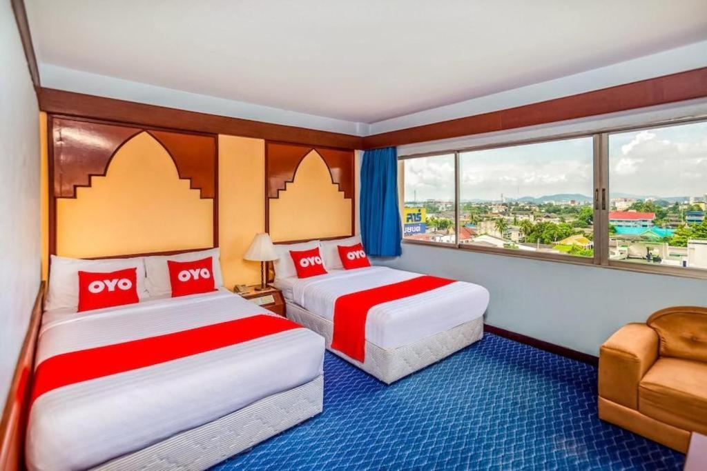 Oyo 441 Grand Thara Hotel Szuratthani Kültér fotó