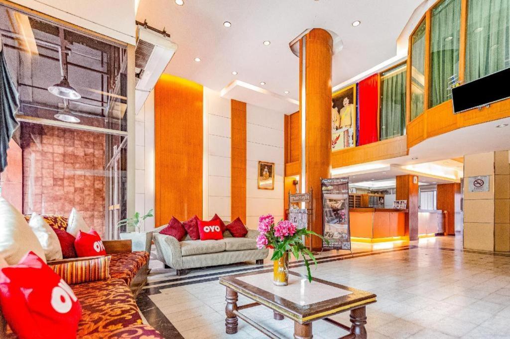 Oyo 441 Grand Thara Hotel Szuratthani Kültér fotó