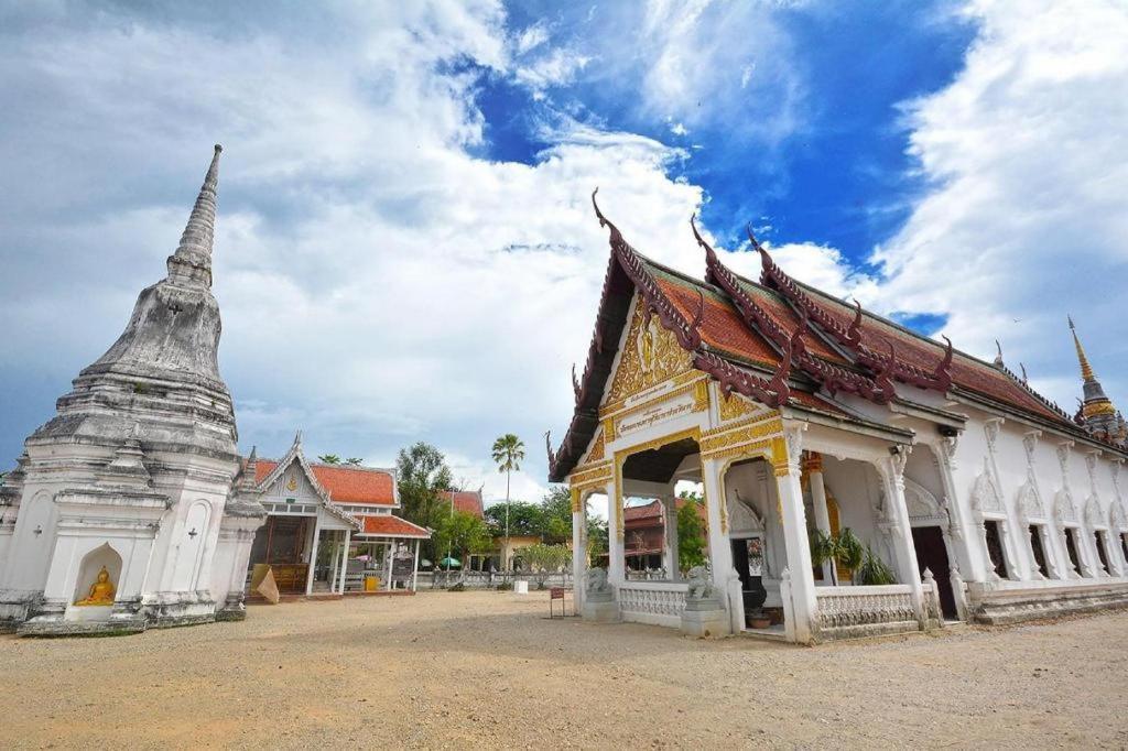 Oyo 441 Grand Thara Hotel Szuratthani Kültér fotó