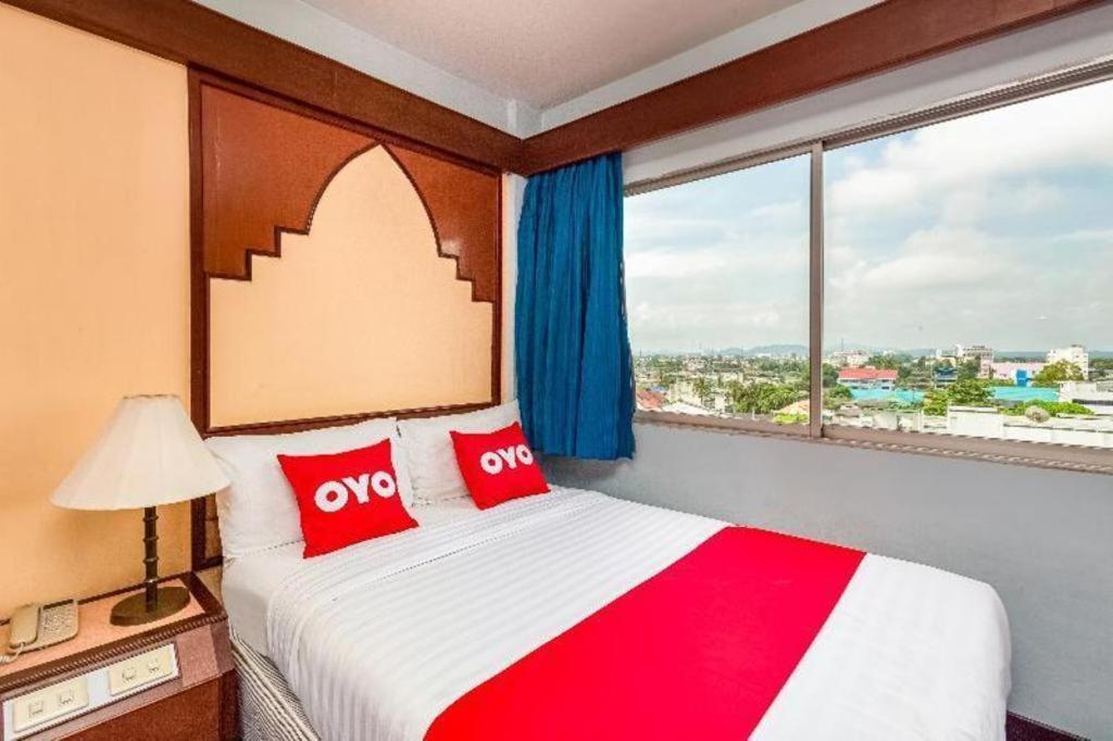 Oyo 441 Grand Thara Hotel Szuratthani Kültér fotó