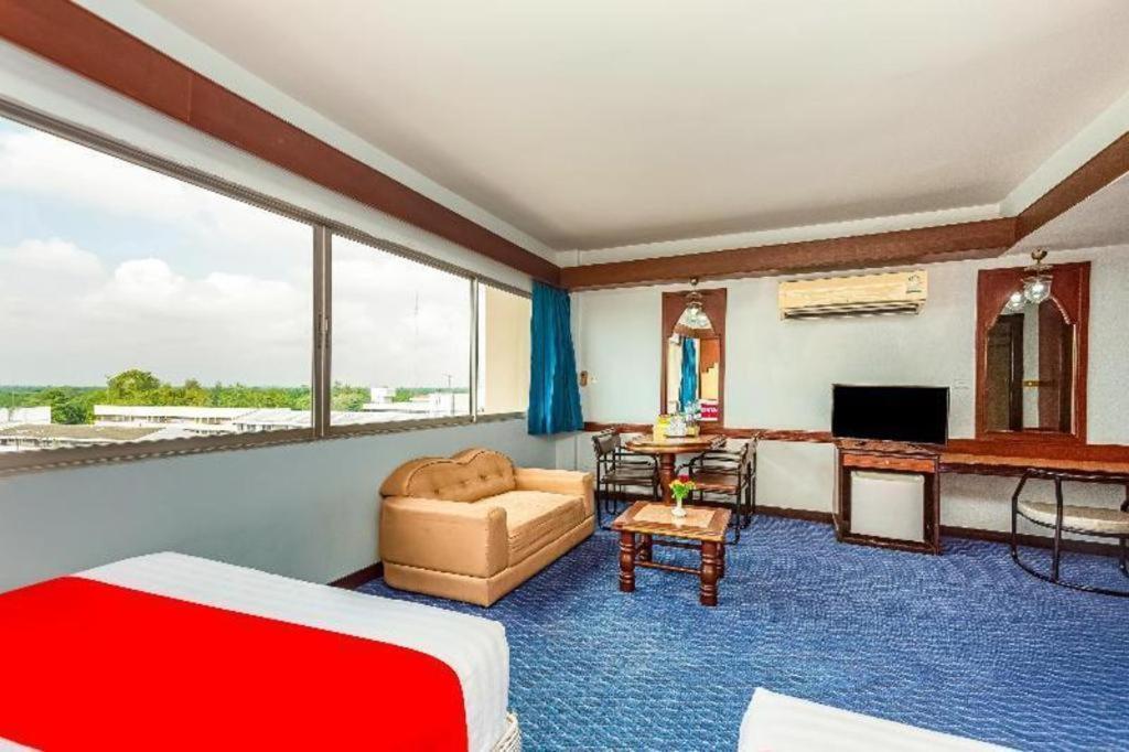 Oyo 441 Grand Thara Hotel Szuratthani Kültér fotó