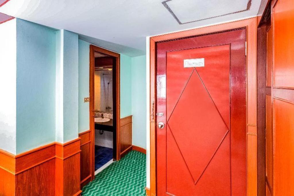 Oyo 441 Grand Thara Hotel Szuratthani Kültér fotó