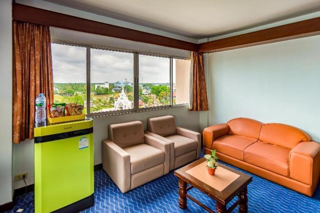 Oyo 441 Grand Thara Hotel Szuratthani Kültér fotó
