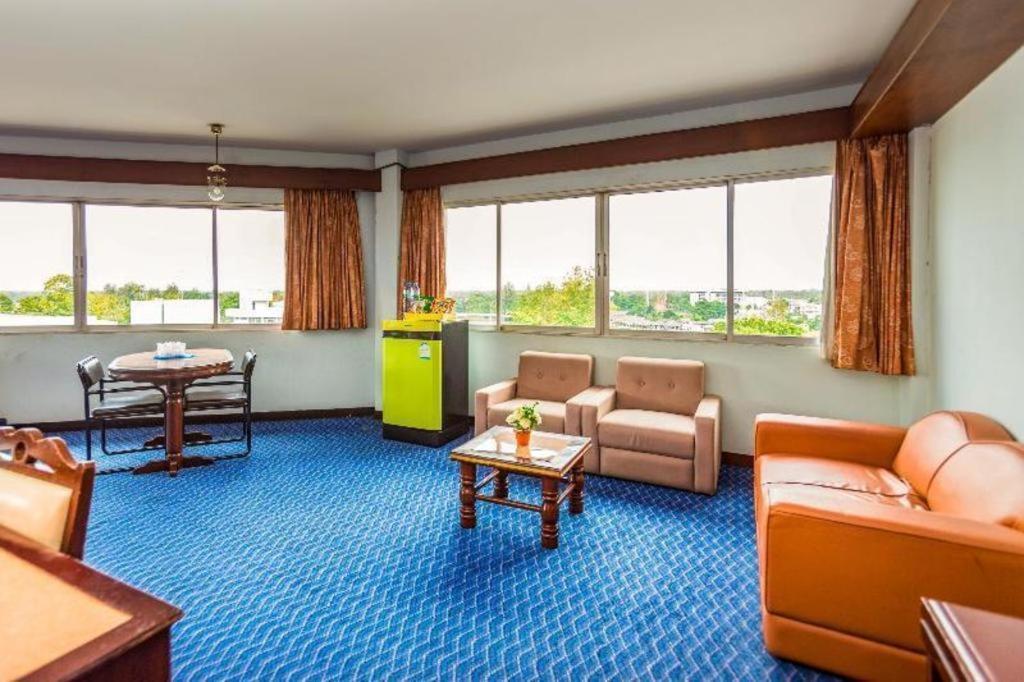Oyo 441 Grand Thara Hotel Szuratthani Kültér fotó