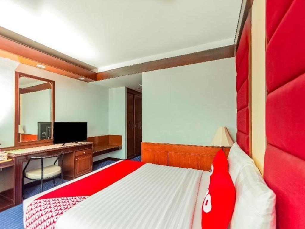 Oyo 441 Grand Thara Hotel Szuratthani Kültér fotó
