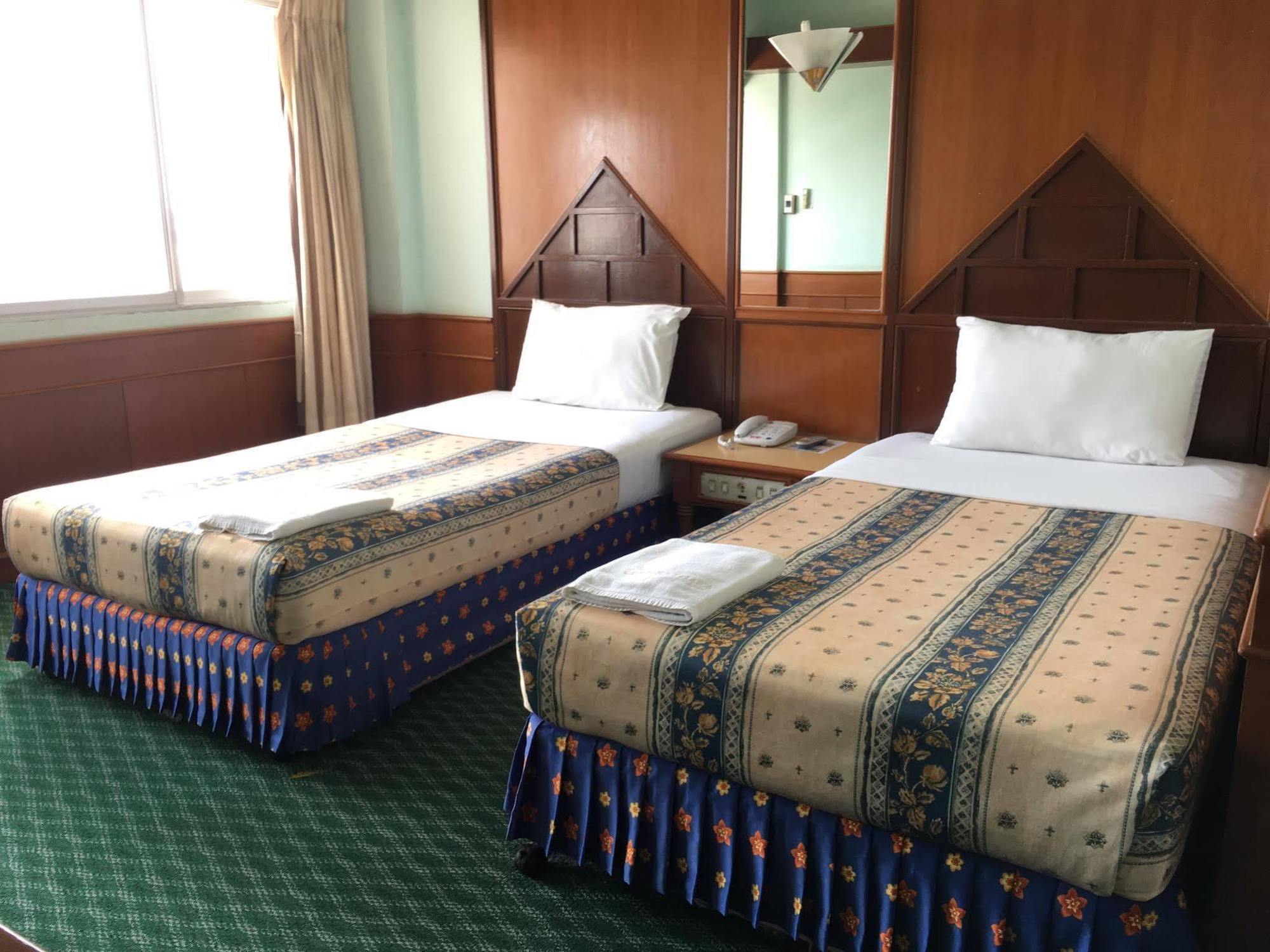Oyo 441 Grand Thara Hotel Szuratthani Kültér fotó